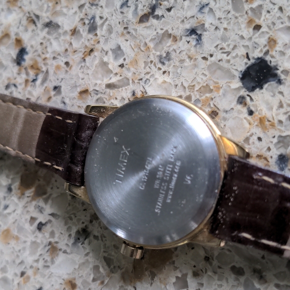 Timex dainty brown leather watch - Picture 4 of 4